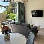 Amsterdam 17, Incl Parking + Garden Apartment