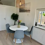 Apartment Amsterdam 17, Incl Parking + Garden *