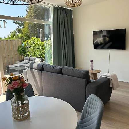 Amsterdam 17, Incl Parking + Garden شقة